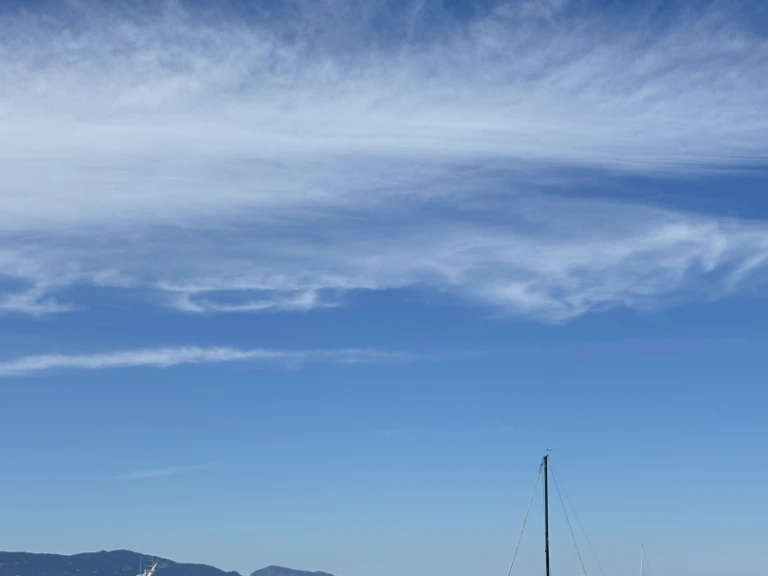 Sailboat to hire Sidney at the best price