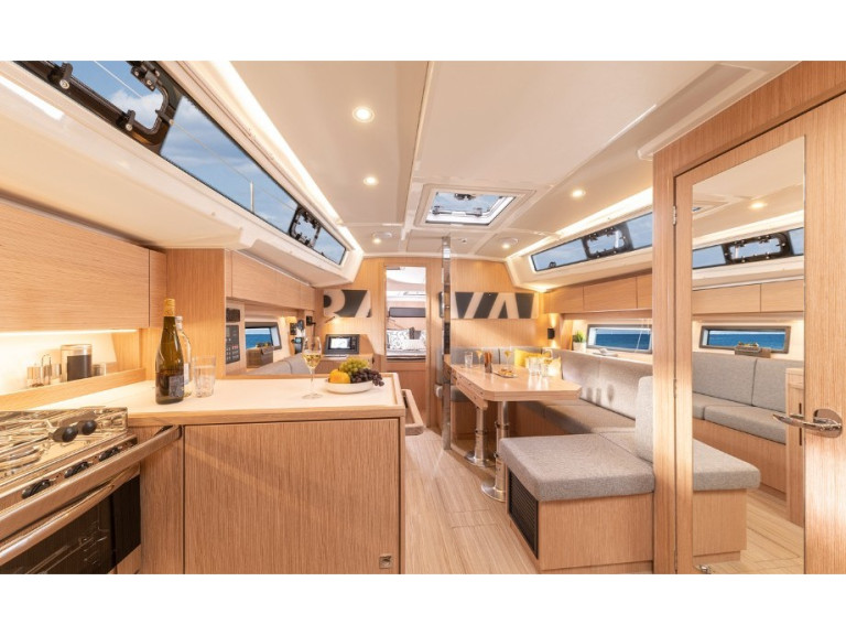 Yacht charter Néa Péramos - Bavaria Bavaria C38 on SamBoat