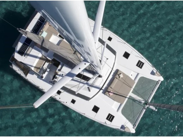 Hire Catamaran Fountaine Pajot with a boat licence