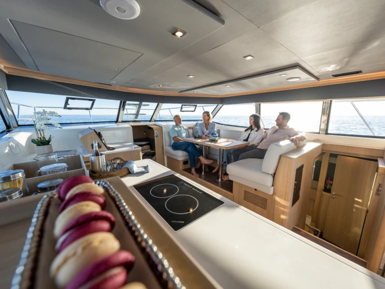 Hire Motorboat Aquila with a boat licence