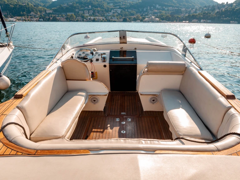 Hire Motorboat Panzanini with a boat licence