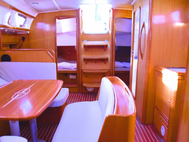 Hire Sailboat Bavaria with a boat licence