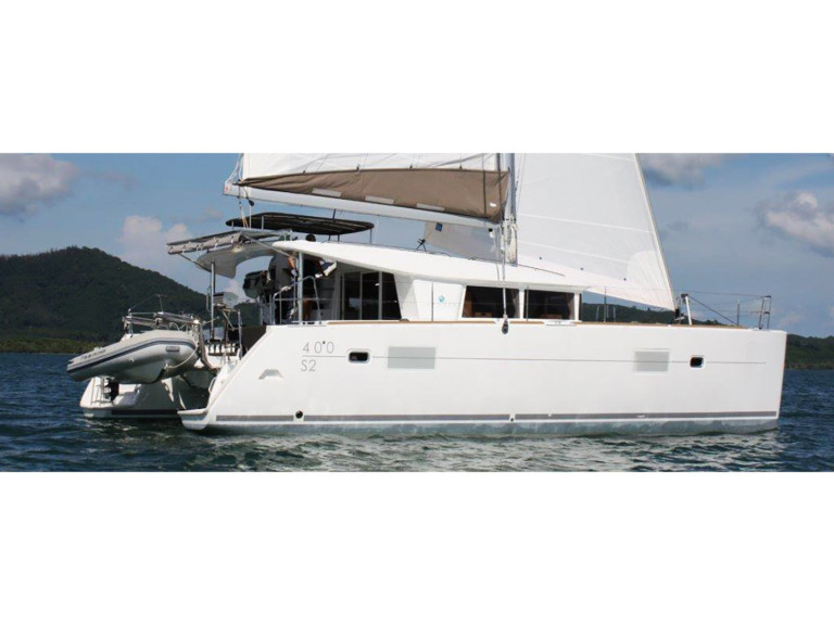Catamaran to hire Livorno at the best price