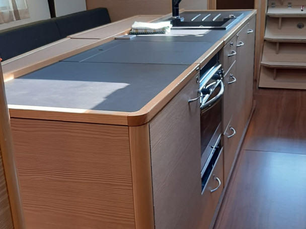 Hire Sailboat D&D Yacht with a boat licence