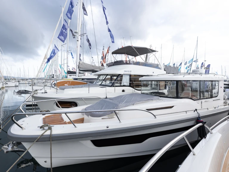 Nimbus Nimbus Commuter C11 charter bareboat or skippered in  Split