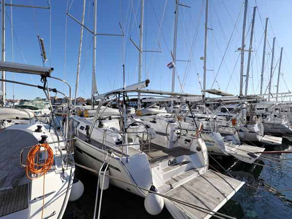 Sailboat to hire Pula at the best price