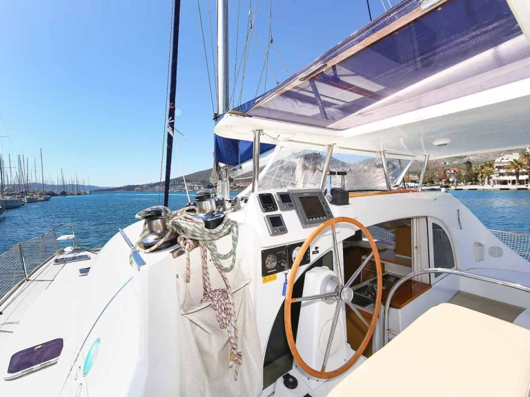 Yacht hire Zadar cheap Lagoon 380 S2