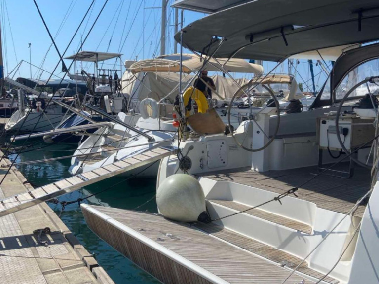 Hire Sailboat Bavaria with a boat licence