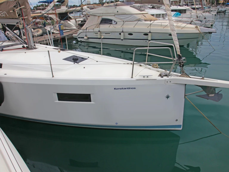 Charter a Jeanneau Sun Odyssey 410 in Nydri on Samboat