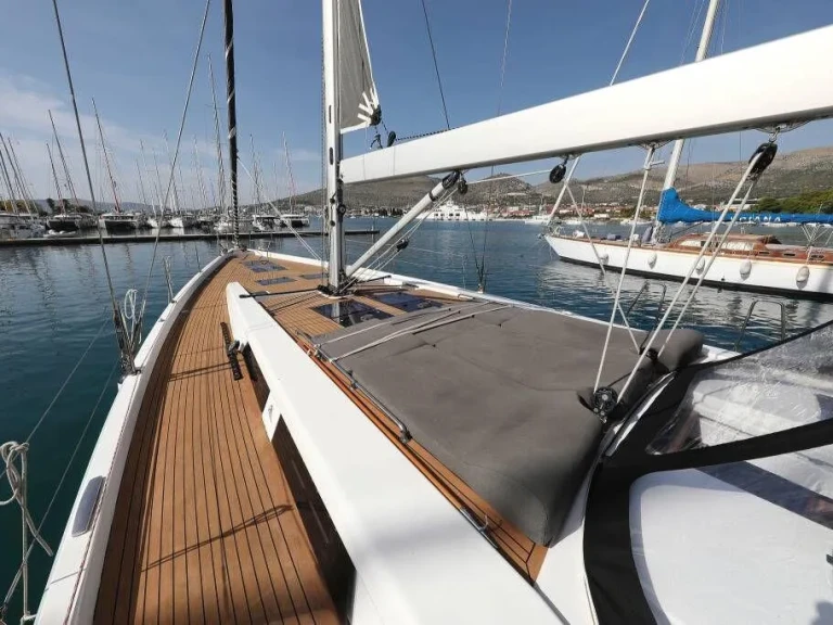 Sailboat to hire Primošten at the best price