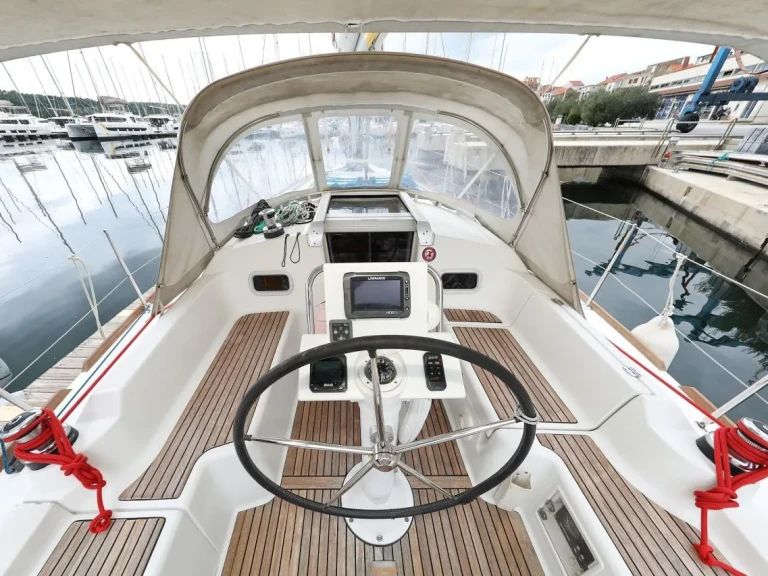 Hire Sailboat with or without skipper Bénéteau Punat