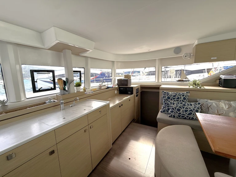 Hire Catamaran Lagoon with a boat licence