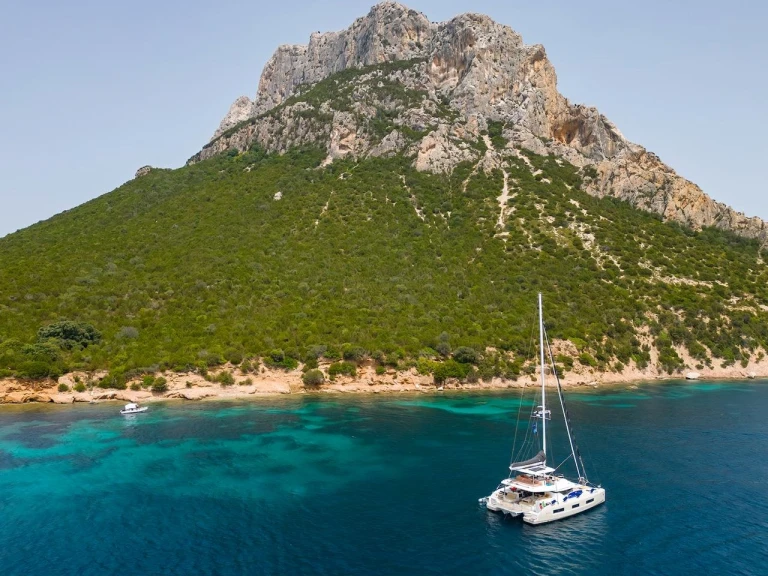 Hire a Lagoon Lagoon 55 Salerno