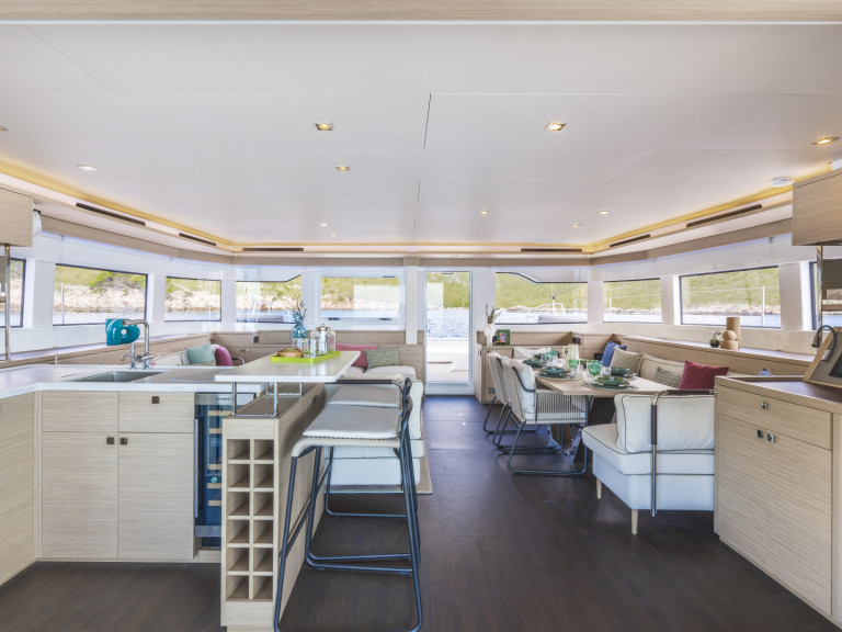 Charter a Lagoon Lagoon 60 in Capo d'Orlando on Samboat