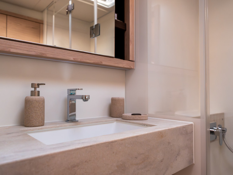 Hire Catamaran Lagoon with a boat licence