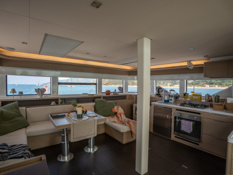 Hire a Lagoon Lagoon 55 Castellammare del Golfo