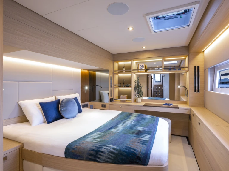 Charter a Lagoon Lagoon 60 in Salerno on Samboat