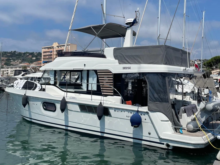 Hire a Bénéteau Swift Trawler 41 Fly Golfe-Juan