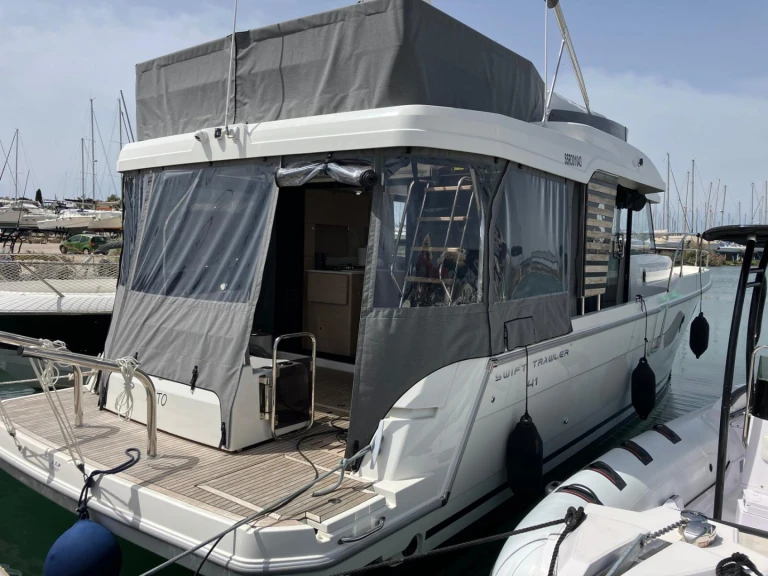 Hire Luxury Yacht with or without skipper Bénéteau Golfe-Juan