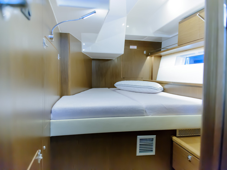 Yacht charter Néa Péramos - Bavaria Bavaria C57 on SamBoat