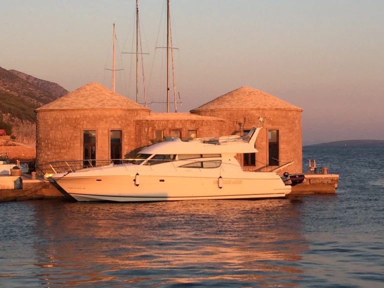 Yacht charter Cagliari - Prestige Prestige 46 Fly-a on SamBoat