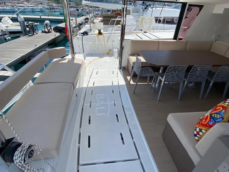Catamaran hire in Sandy Ground - Bali Bali 4.6