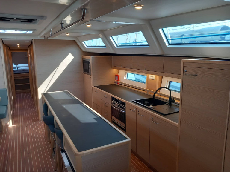 Hire Sailboat D&D Yacht with a boat licence