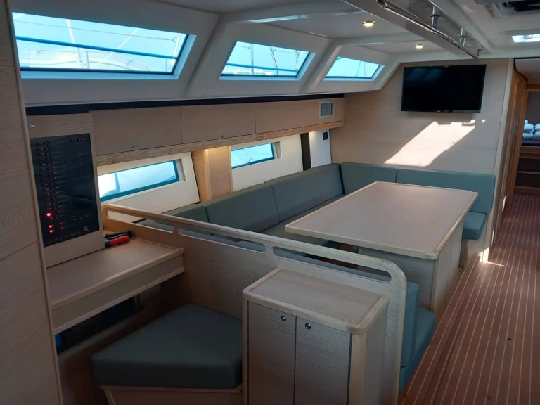 Hire Sailboat D&D Yacht with a boat licence