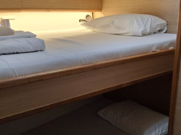 Hire Sailboat D&D Yacht with a boat licence