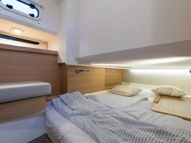 Yacht charter Split - Nimbus Nimbus Commuter C11 on SamBoat