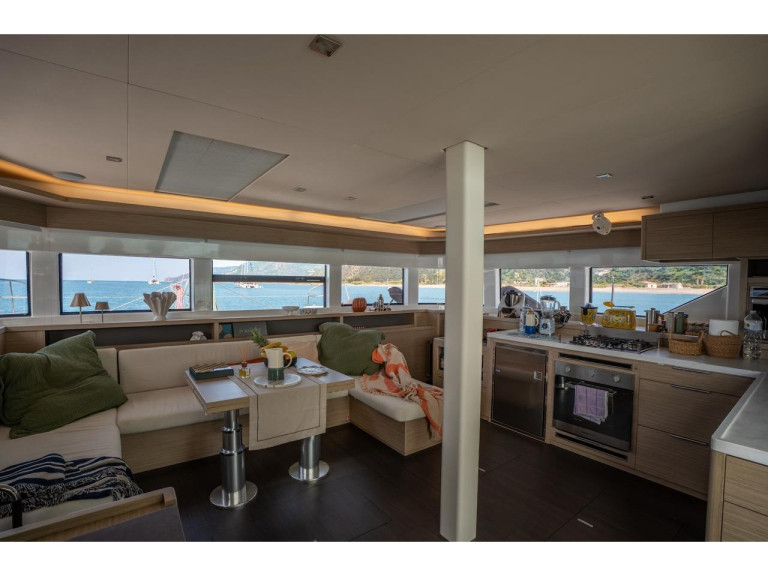 Hire Catamaran with or without skipper Lagoon Salerno