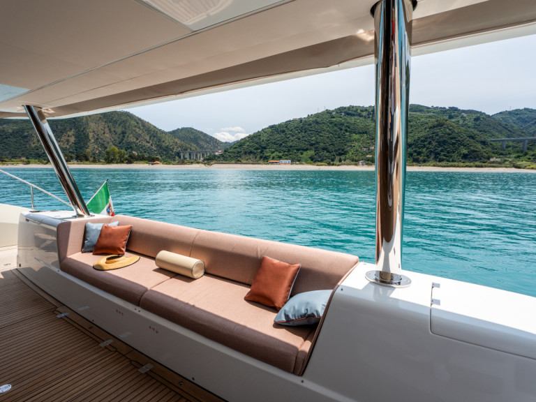 Catamaran to hire Castellammare del Golfo at the best price