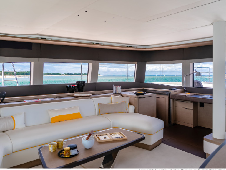 Hire Catamaran Lagoon with a boat licence