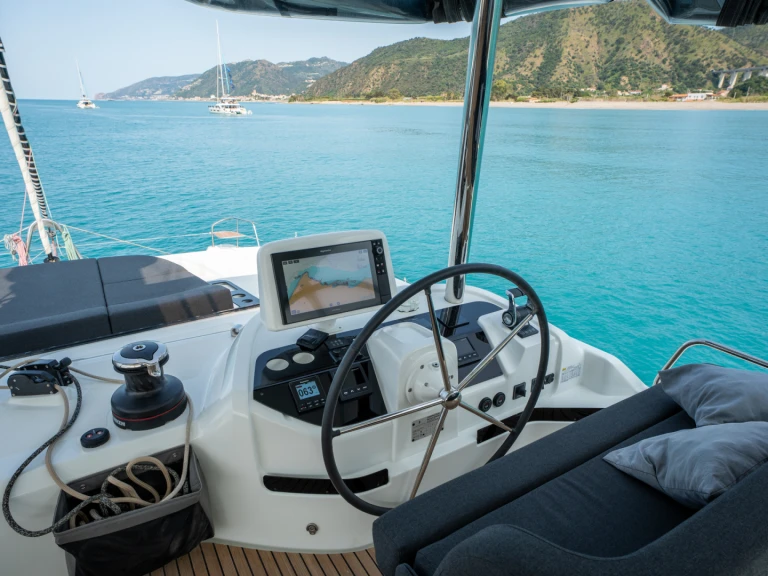 Catamaran to hire Castellammare del Golfo at the best price