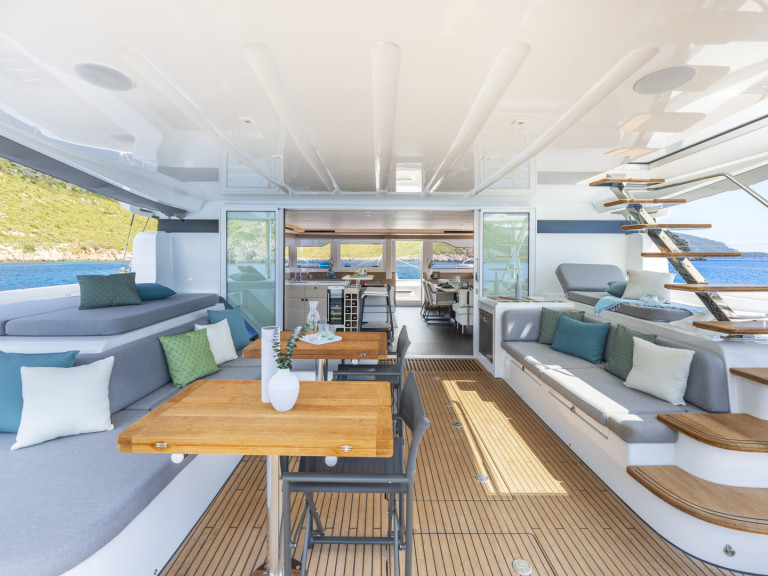 Hire Catamaran Lagoon with a boat licence