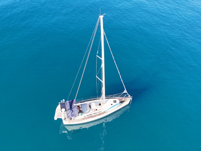 Hire Sailboat Jeanneau with a boat licence