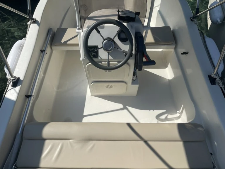 Hire a Nireus Nireus 465 Aríllas