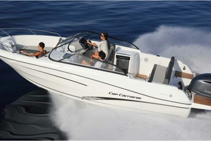 Hire Motorboat Jeanneau with a boat licence