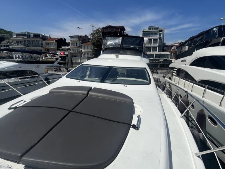 Hire a Azimut Absolute 43 Fly Beşiktaş