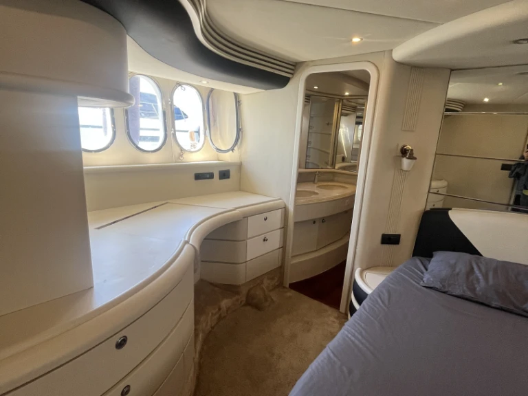 Charter a Azimut Absolute 43 Fly in Beşiktaş on Samboat