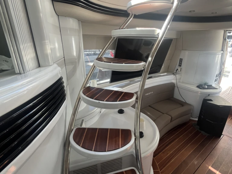 Hire Luxury Yacht with or without skipper Azimut Beşiktaş