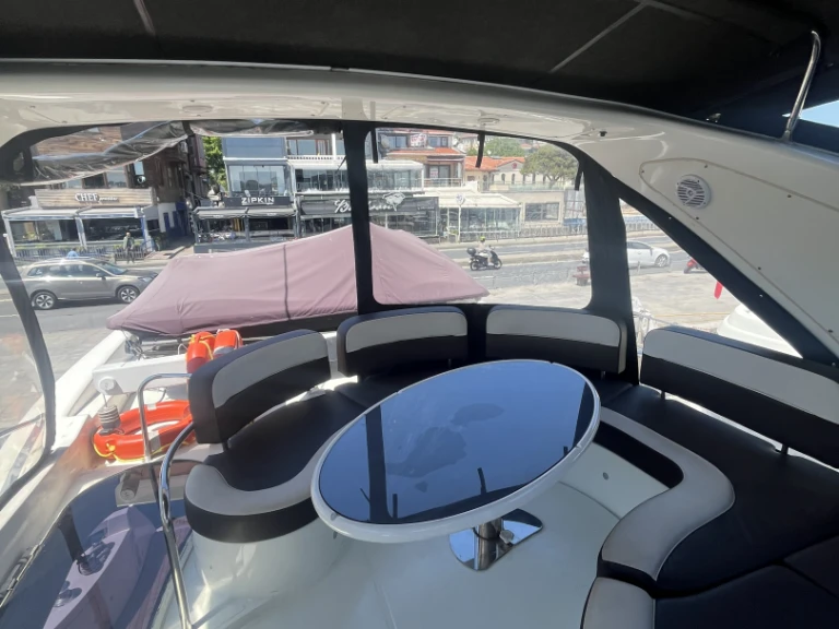 Hire Luxury Yacht Azimut with a boat licence