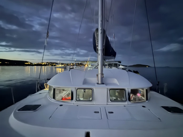 Charter a Lagoon Lagoon 380 in Porto-Vecchio on Samboat