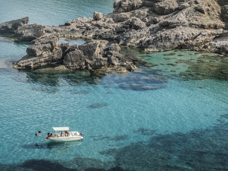 Yacht hire Fornells cheap 190FX