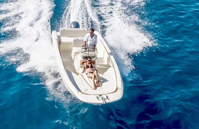 Motorboat hire in Fornells - Invictus  190FX