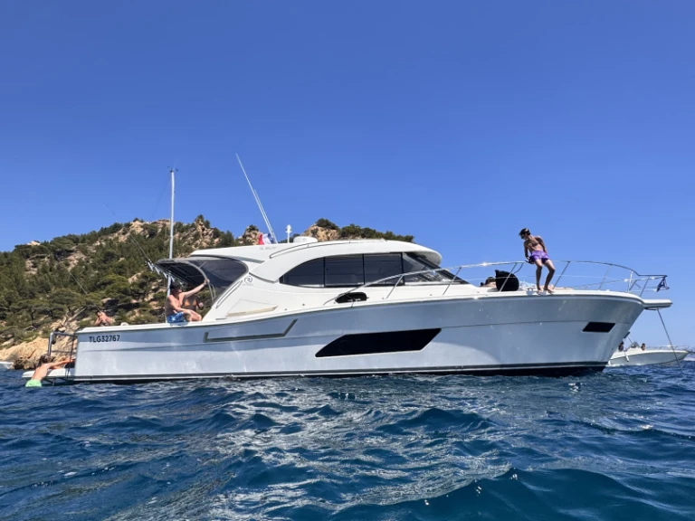 Motorboat hire in Cannes - Riviera Riviera 445