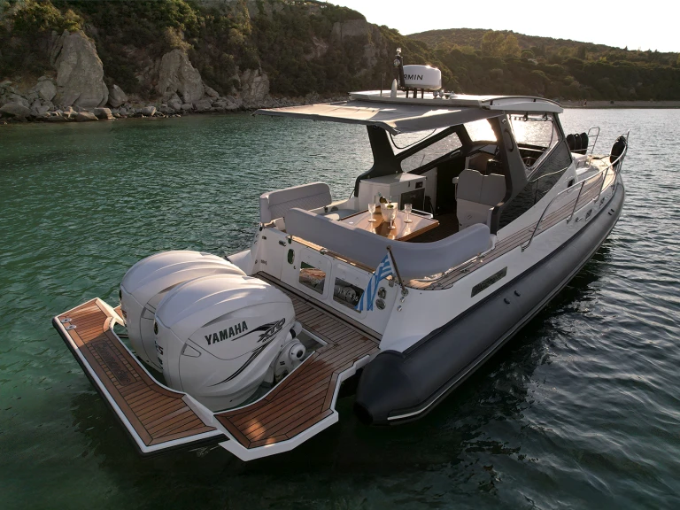 RIB hire in Kavála - Dromor Commander 40