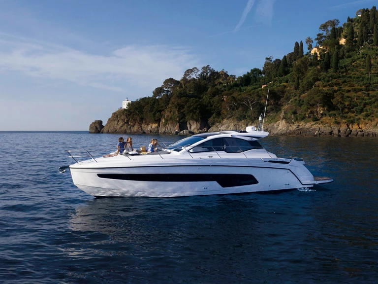 Yacht charter Podstrana - Azimut Azimut Atlantis 45 on SamBoat