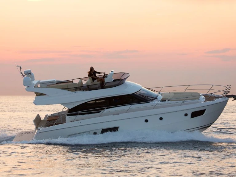 Luxury Yacht hire in Podstrana - Bavaria Virtess 420 Fly