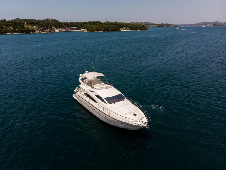 Luxury Yacht to hire Podstrana at the best price